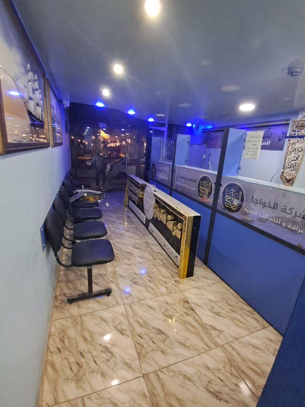 كونتوارات استقبال للبيع عدد 5 مع باب زجاج(مكاتب) وكراسي استقبال