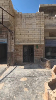 بيت مع محلين للبيع في كفر لوسين إدلب، 150م²، 2 غرفة
