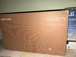 شاشة سامسونج 43 إنش Ultra HD جديدة بسعر 200$