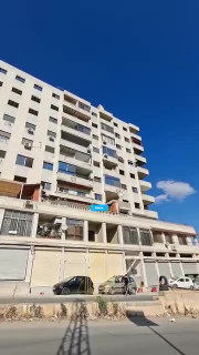 للبيع بعد قوس الهامة ..طريق بيروت القديم على الشارع العام 
(مياه الفيج