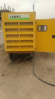 مولدة كهرباء ديزل 150 kVA مستعملة للبيع مع كبين عزل صوتي